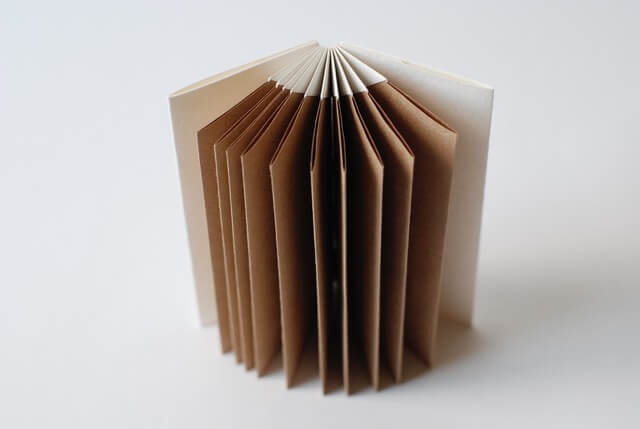 都筑晶絵さんの製本ワークショップ『クラウンブックとカードフォルダー』
